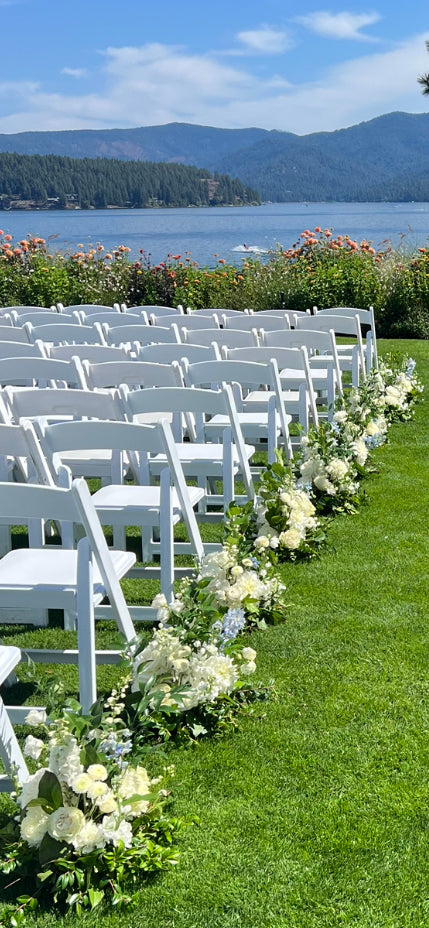 Hayden Lake Country Club with floral arrangements by Daisies in May