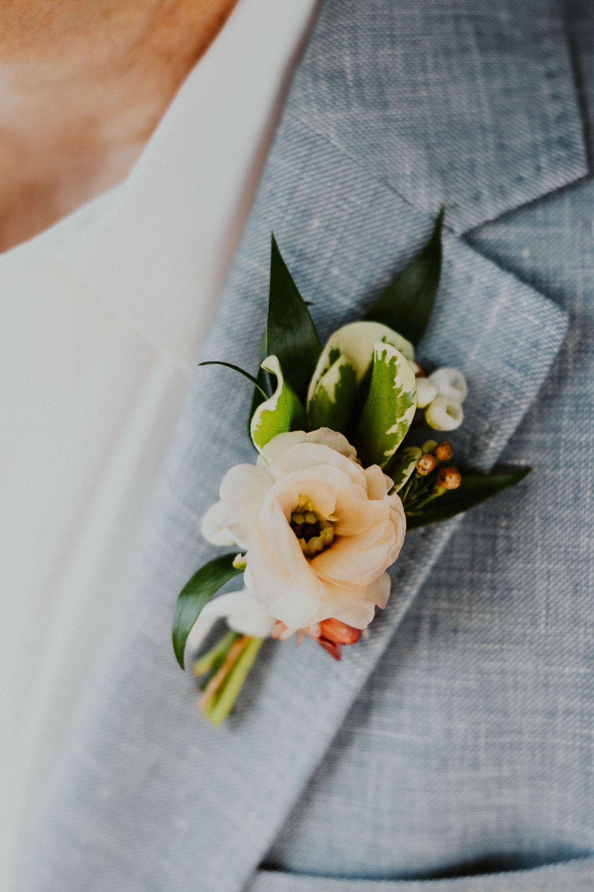 Boutonniere: Pin-on