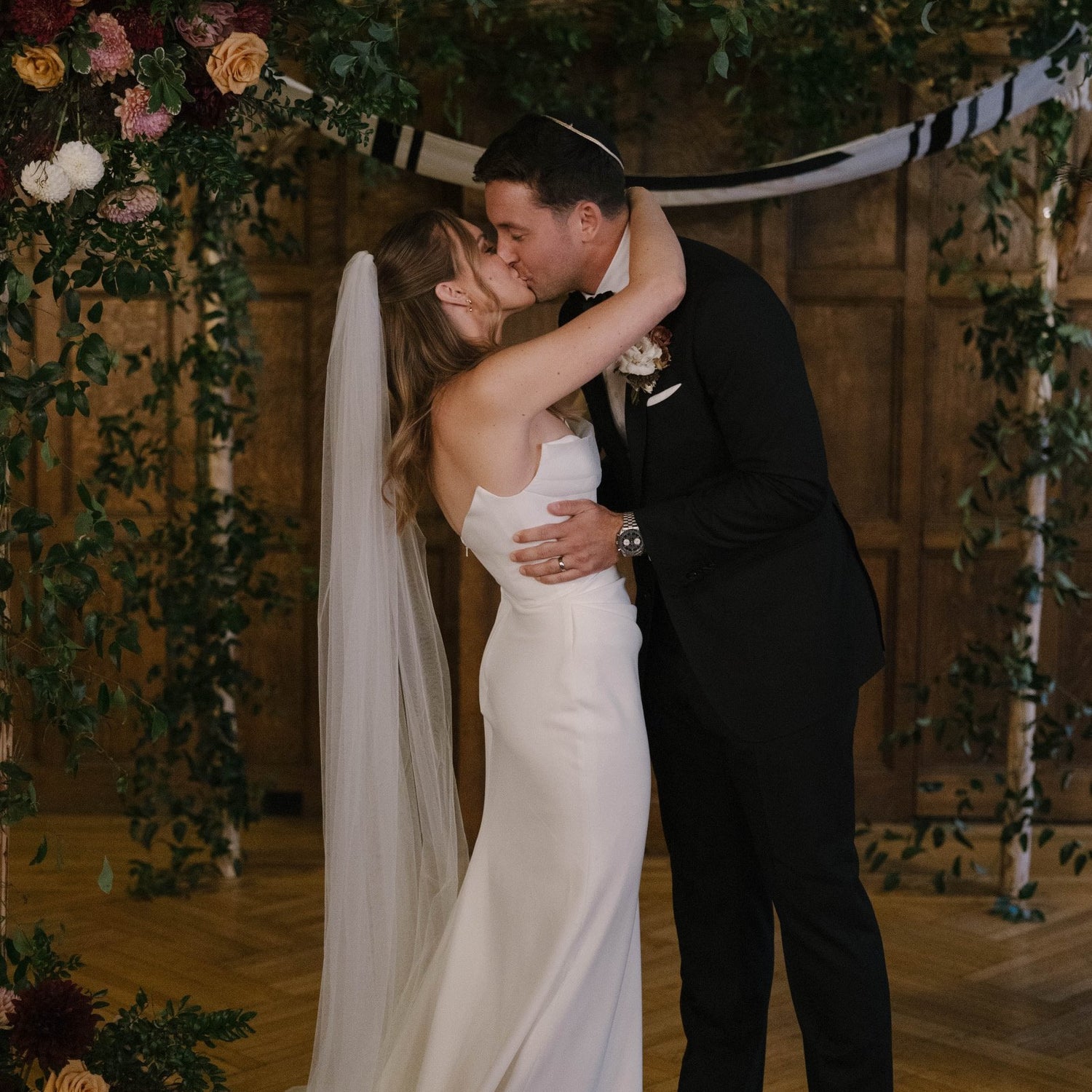 Rustic Chuppah Highlights Elizabethan Room