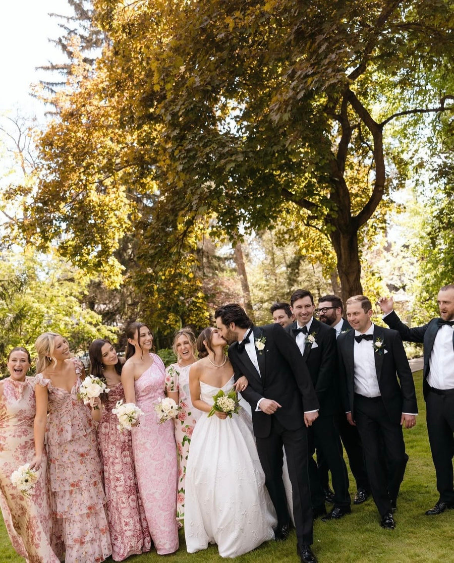 Romantic spring wedding in Spokane, WA with gorgeous bouquets by Daisies in May